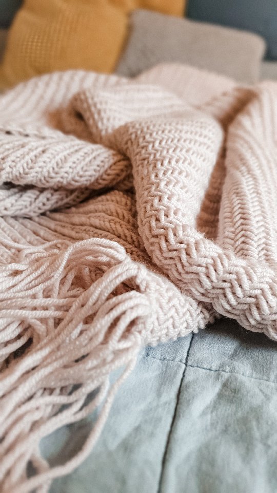 Ja ładuję akumulatory, a oczek przybywa... W jodełkę!

#knitter #knittingaddict #herringbone #stitch #knittedblanket #homeandgarden #homedesign #homedecoration #handmadewithlove #knit #knitting_inspiration #knittersofinstagram #interiordesign #handmadedecor #yarnlove