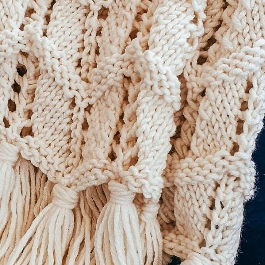 #knittingaddict #iloveit #bestjob #knitting_inspiration #knitting #handmade #knittedblanket #homeandgarden #handmadedecor #homedecor #catsofinstagram #catsandcrafts #montsicrafts #yarnaddict #blanket